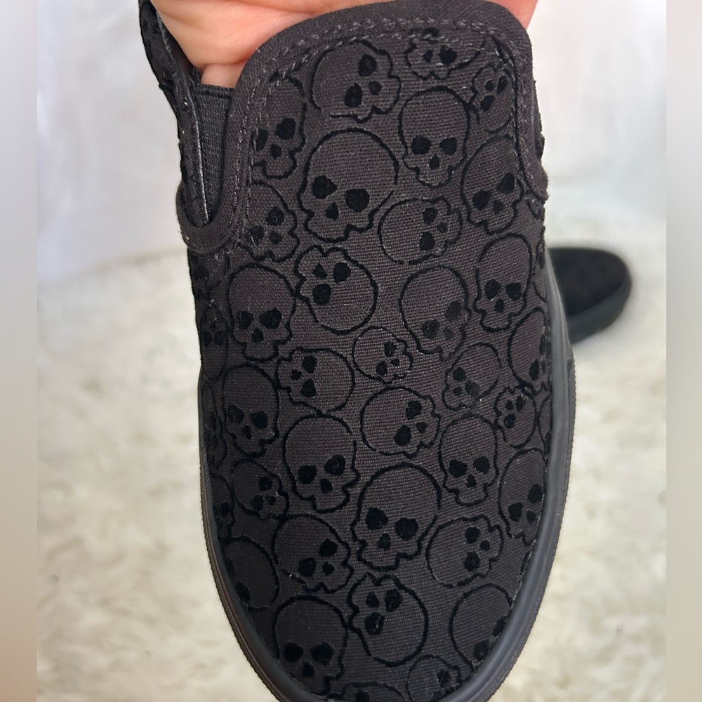 Vans limited edition Black velvet skull slides